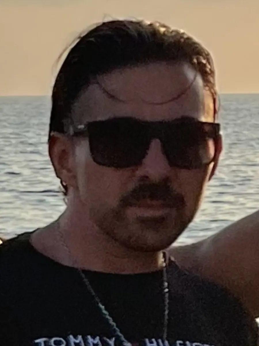 Alpa Abi mit Sonnenbrille